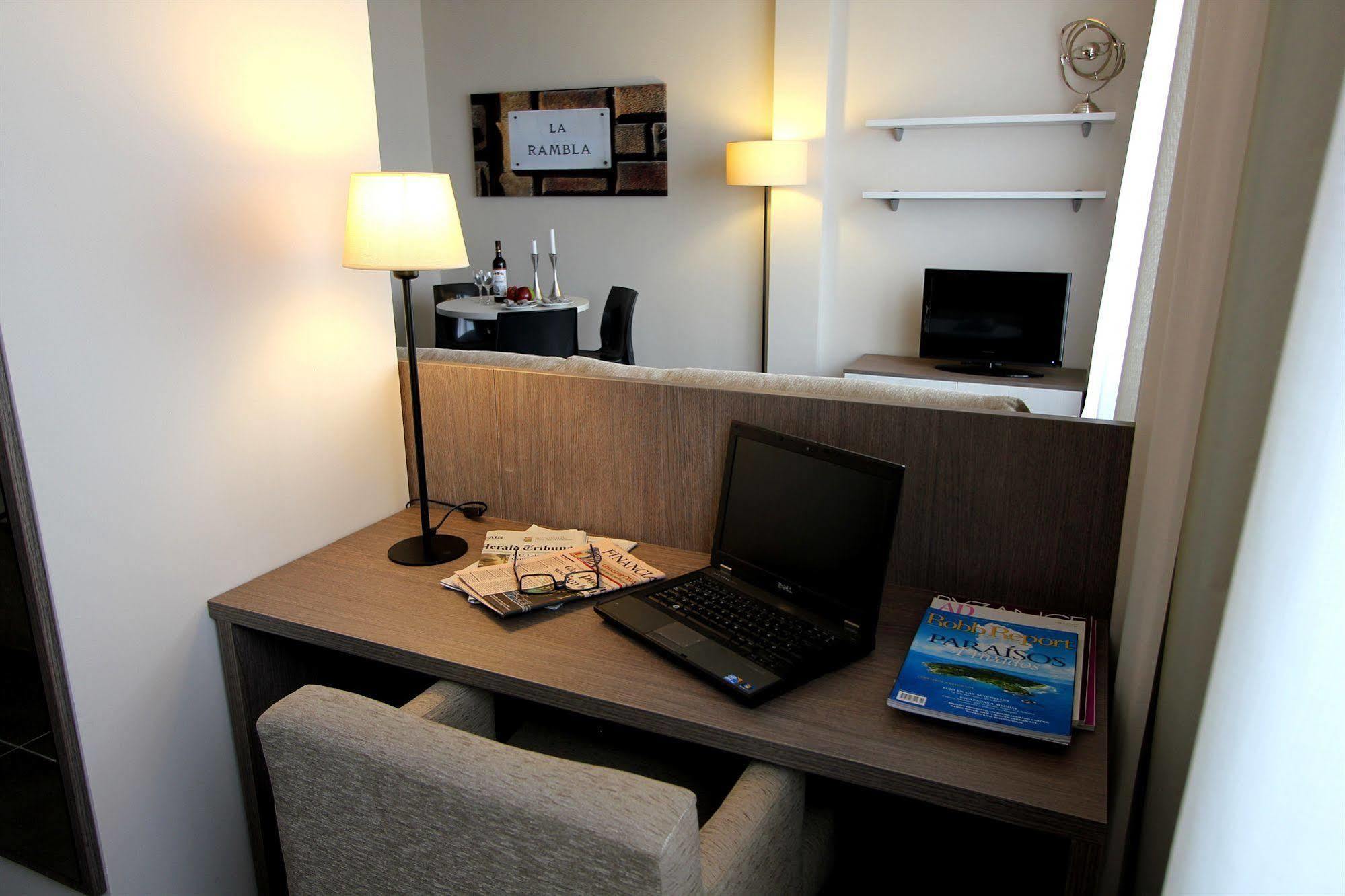 Pierre & Vacances Barcelona Sants Ngoại thất bức ảnh